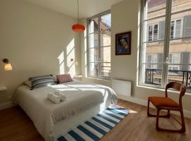 Appartement de charme en plein c&oelig;ur du centre historique - Parking Public Gratuit -，阿瓦隆的自炊式住宿