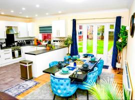 Spacious 4-Bed Home with Free Parking, hotel in Heston
