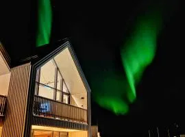 Seafront apartment Henningsvær