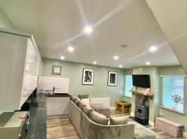 Cosy three bedroom house in Ballingarry Limerick Near Adare, hotel in Limerick