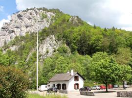 Maison des Gorges, Holiday Home Ferienhaus, vila v destinaci Moutier
