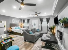 Luxury Cozy Studio with Firepit