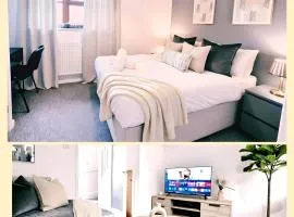 Modern 2-bed , Bradley Stoke, NR Parkway Station, Free Parking