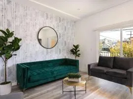 Experience Luxury 4BR Townhouse Sleeps 8 with Parking