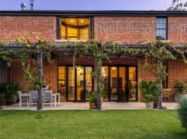 The Warehouse - Heritage Elegance in Central Mudgee