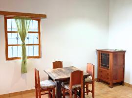 View of Atitlán Private apartment with balcony, ξενοδοχείο σε Sololá