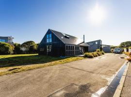 The Black Barn - Karitane Beach, hotel in Karitane