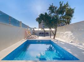 Villa with Private Pool, BBQ & Patio, hotell sihtkohas Vila Nova de Gaia