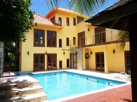 ONE LUXE JAMAICA VILLA with private pool, modern interior and secluded