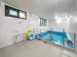 Gyeongju Haneulbit Private Pool Villa