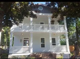 4 bedroom home- historic-downtown jax- min to UF health and everbank stadium