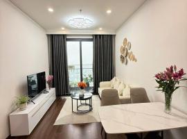 Hanoi Homes lake view Vinsmart City Bigsale, hotel en Phú Thú