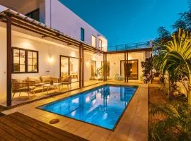 Luxury 3 Bedroom Villa - Private Pool - Beaches 5 Minutes Away