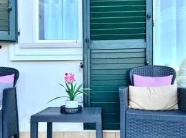 Trilocale con giardino, posto auto e wi-fi - P034