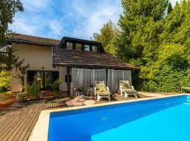 Villa Art Vita - Private Pool, Sauna & River Access