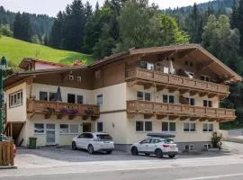 Haus Dienten Steinadler