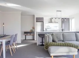 Sunny, Modern 3-Bedroom Home in Richmond, Nelson