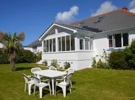 House - Sleeps 8 Close to Beach & Free parking