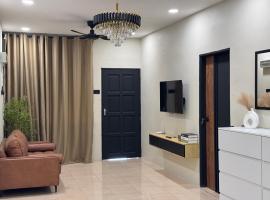 Runa Homestay Jasin - Cozy 3BR with AC & Netflix, hotel v destinaci Jasin