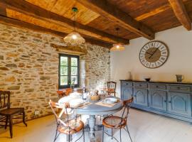 Maison de Dom - Au bord de la Dordogne, hotel a Altillac