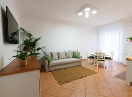 House Marisa 5 minutes from the airport, hotel v destinaci Casoria