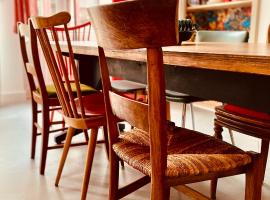 Grande maison de ville MALO LEONE 250m2 pour 15 personnes proche du Puy du Fou, Hotel in Mauléon