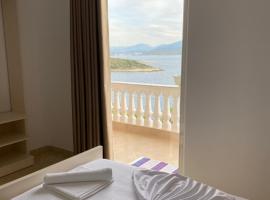 Home Majka, hotel in Sarandë