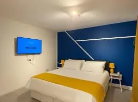 3 Bed Home, Sleeps 7 with Garden in Basildon