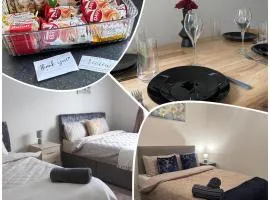 Luxe Entire 3 Bed Home - LHR 15 mins - London City 35 mins