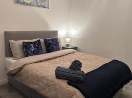 Luxe Entire 3 Bed Home - LHR 15 mins - London City 35 mins, hotel v destinaci Denham