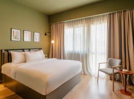 grey l studio apartments Downtown Cairo Ouzonian House, hotel in Cairo