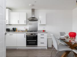 Spacious 4BR House EV Parking Near Centre MK, hotel v destinaci Milton Keynes