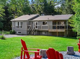 Lake - Spa - Pool Table - Chalet Ookpik، فندق في Potton