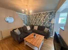 Stylish & Spacious 2 Storey, 3 Bed Apartment