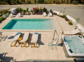 Nadine sea side villas, villa em L&aacute;rnaca