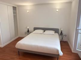 Appartement T2 à Neuilly, hotel in Neuilly-sur-Seine