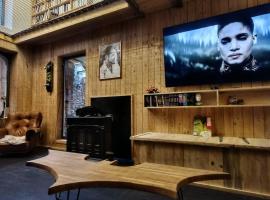 la planque des super-héros: Saint-Salvy şehrinde bir otel