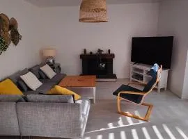 logement familial spacieux, 2 chambres , grand salon