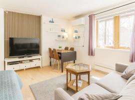 Warm and cozy apartment in Tromsø, free parking and near both airport, nature and busses, hotel en Tromsø