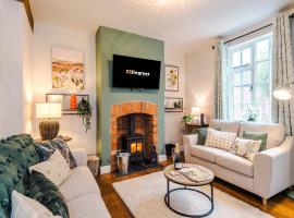 Beautiful Cozy Cottage in Sandbach by 53 Degrees Property, Sleeps 4 with FREE Parking，位于桑德巴奇的酒店