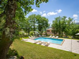 Villa Cresci con piscina Tuscan villa with pool near Sassetta thermal baths & Bolgheri Wine Route, hotel en Sassetta