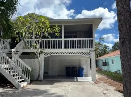Redfish - Updated & Roomy 1.5 Mi to Beach Full Kitchen W&D