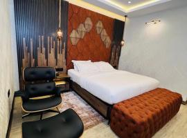 The Westbury Inn、アブジャにあるンナムディ・アジキウェ国際空港 - ABVの周辺ホテル