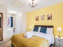 4Bed 3 Bath Home I Sleeps 7-9 I Family & Contractors I Parking
