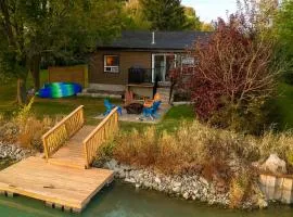 Creekside Cottage - kayak, SUP, fishing, game room, steps to the beach