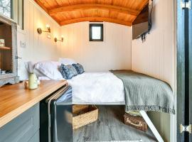 Deer Shepherds Hut, hotel in Hartfield