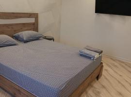 Уютная квартира в центре!, hotel con estacionamiento en Karagand&aacute;