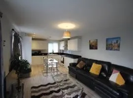 Holden Court Apartments -Apt 4