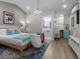 Suite 3 Renovated Dwtn WB Steps to Beach