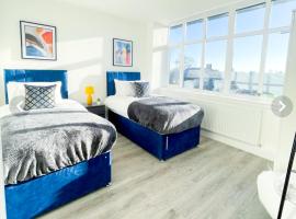 The Felix Apartments - 3 Bedrooms - FREE Parking - Close to train station, hotel in Flitwick